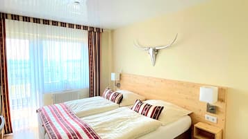 Doppia Standard | Una scrivania, Wi-Fi gratuito, lenzuola