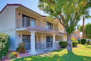 Front of property - Villa Antonella (Palm Springs)