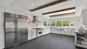 Villa (5 Bedrooms) | Private kitchen | Fridge, microwave, stovetop, dishwasher - Villa Bridgehampton Village (Bridgehampton)