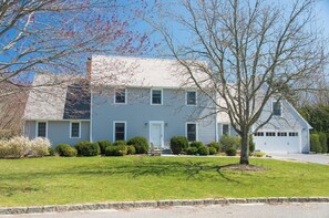 Front of property - Villa Bridgehampton Village (Bridgehampton)