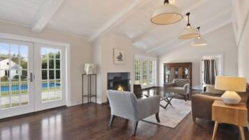 40-inch flat-screen TV with cable channels, TV, fireplace