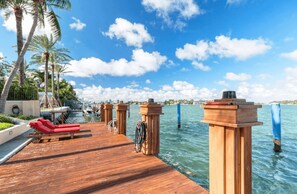 Property grounds - Villa Tuscany (Miami Beach)