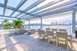 Outdoor dining - Villa Anastasia (Miami Beach)
