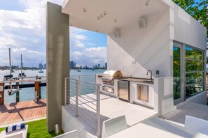 Balcony - Villa Anastasia (Miami Beach)