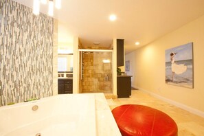 Villa (Multiple Bedrooms) | Badkamer | Een haardroger, badjassen, pantoffels, handdoeken