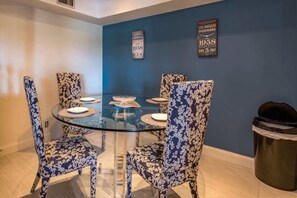 Villa (2 Bedrooms) | Private kitchen | Fridge - Villa Laurel (Palm Springs)