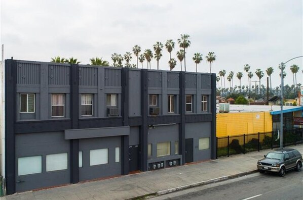 Front of property - Nice Apartment (Palm Springs)