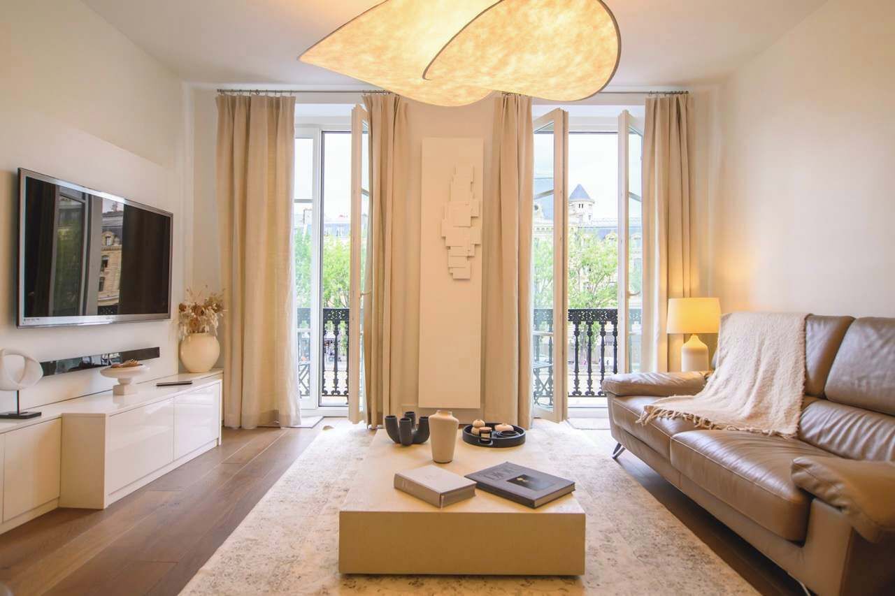 Televisor, reproductor de DVD i oficines 