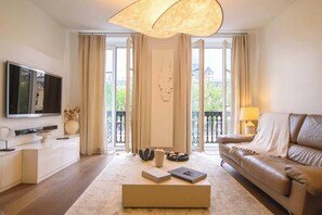 Tv, dvd-afspiller, kontorer