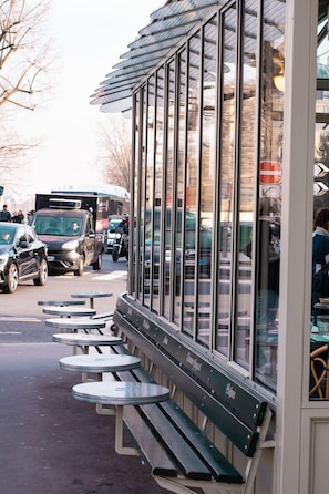 Outdoor dining - 2 bdrm with Timeless Views of Notre-Dame + Balcony (Paris)