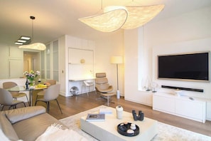 TV, DVD player, offices - Riverside Apt with Balcony & Notre Dame Views (Paris)