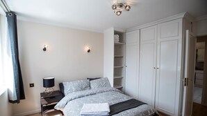 Huoneisto, 2 makuuhuonetta | 2 makuuhuonetta, silitysrauta/-lauta, ilmainen Wi-Fi, vuodevaatteet