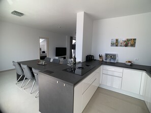 Fridge, microwave, oven, stovetop - Penthouse "SEAVIEW" 1. Sea line with pool in the complex (Medulin)