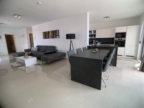 Interior - Penthouse "SEAVIEW" 1. Sea line with pool in the complex (Medulin)