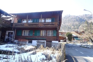 Front of property - Chalet Interlaken (Wilderswil)