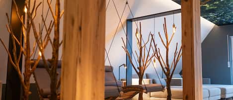 Aromatherapie, Ganzkörperwickelbehandlung, Körperpeelings, Reflexologie