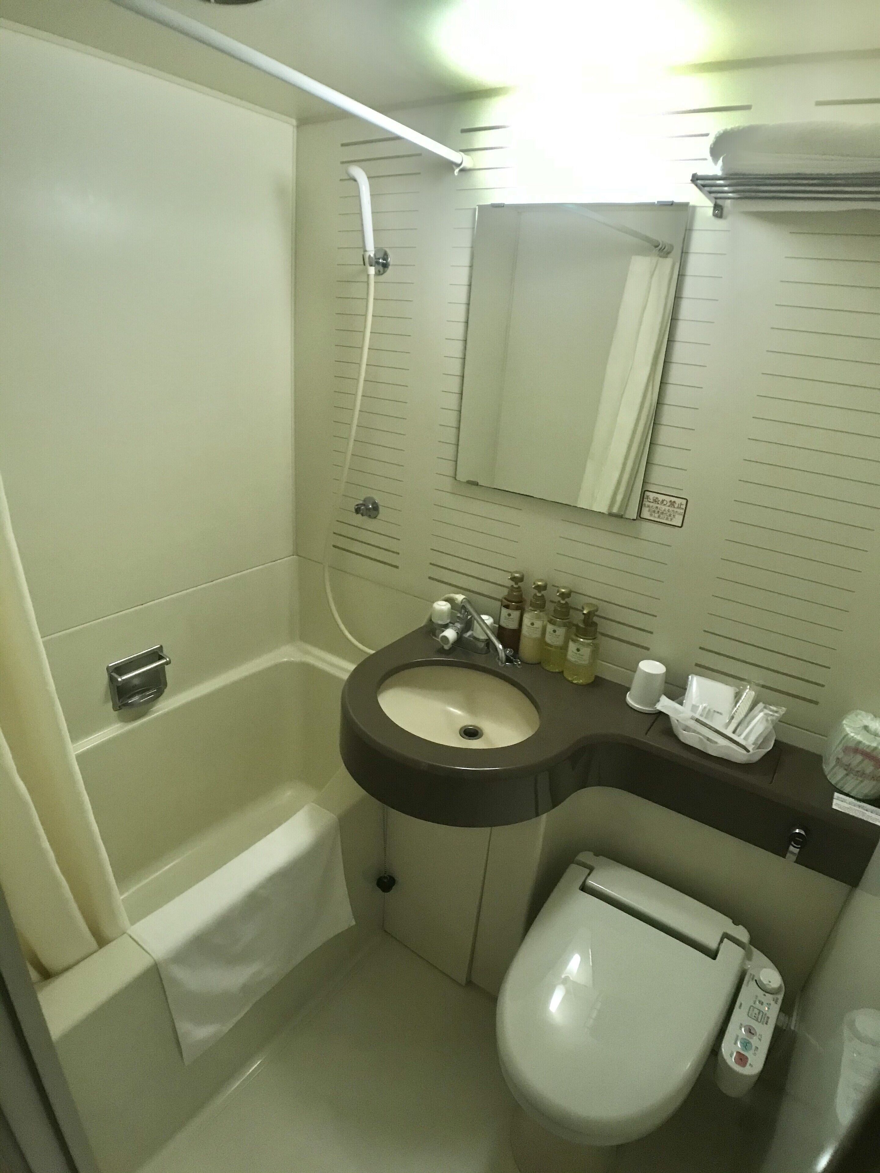 value single room, smoking | bathroom | combined shower/bathtub, free toiletries, hair dryer, slippers