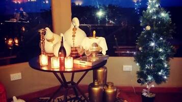 2 Restaurants, Frühstück, Mittagessen, lokale und internationale Küche