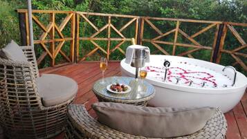 Deluxe-Doppelzimmer, 1 King-Bett, Bergblick | Eigener Whirlpool