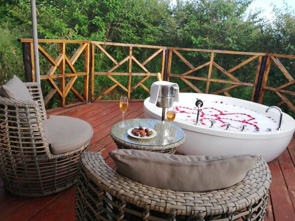 Bañera de hidromasaje privada