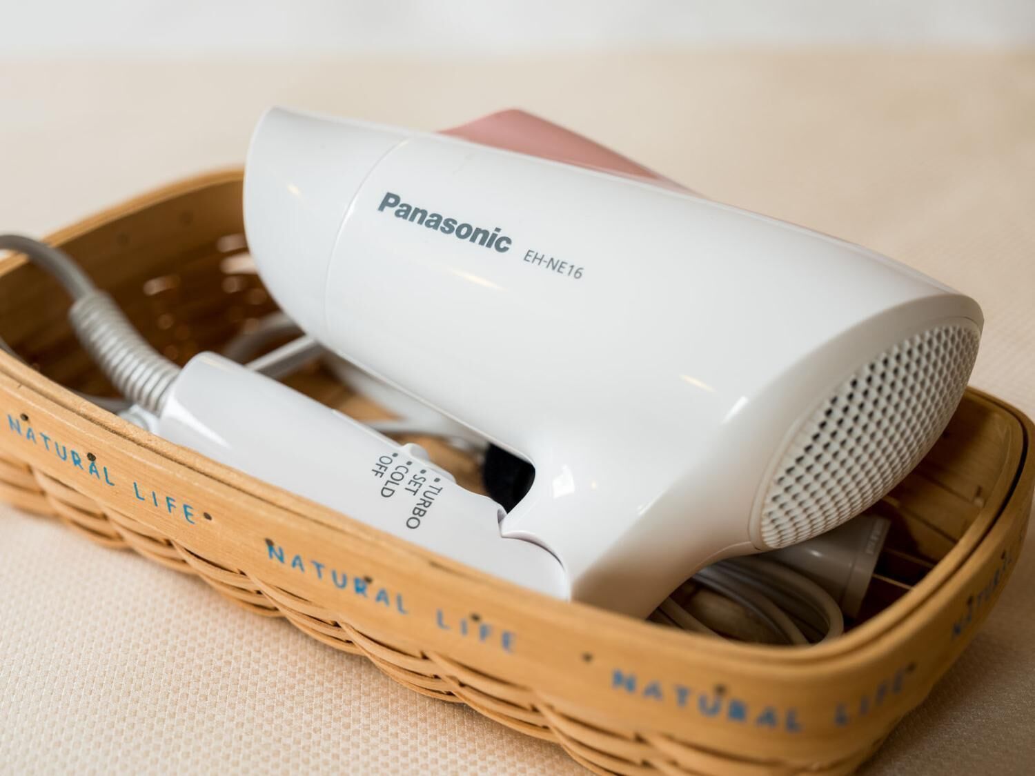 combined shower/bathtub, free toiletries, hair dryer, slippers