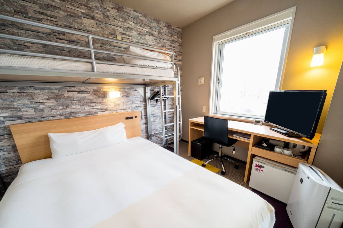 Room with Bunk bed | Desk, free WiFi, bed sheets