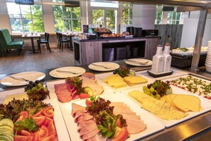 Daily buffet breakfast for a fee - Lake House Plön (Ploen)