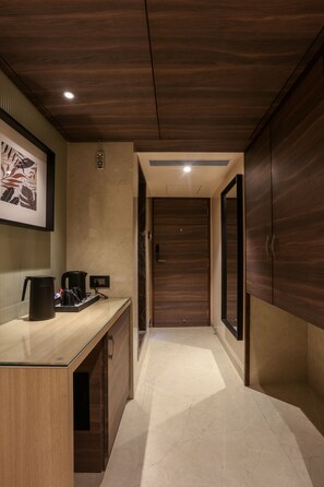 Club Room | Minibar, in-room safe, desk, soundproofing - Hotel Corporate (Navi Mumbai)