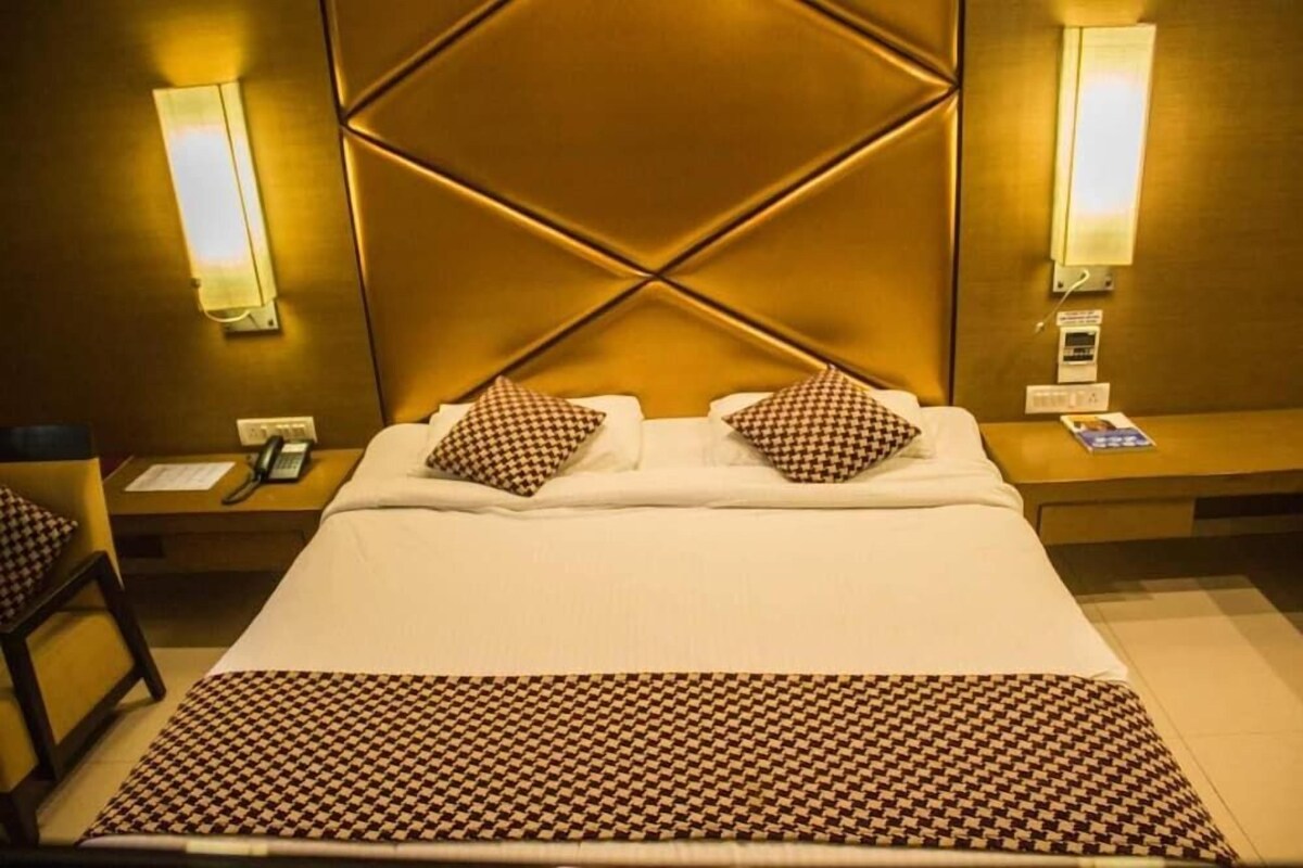 Minibar, in-room safe, desk, soundproofing