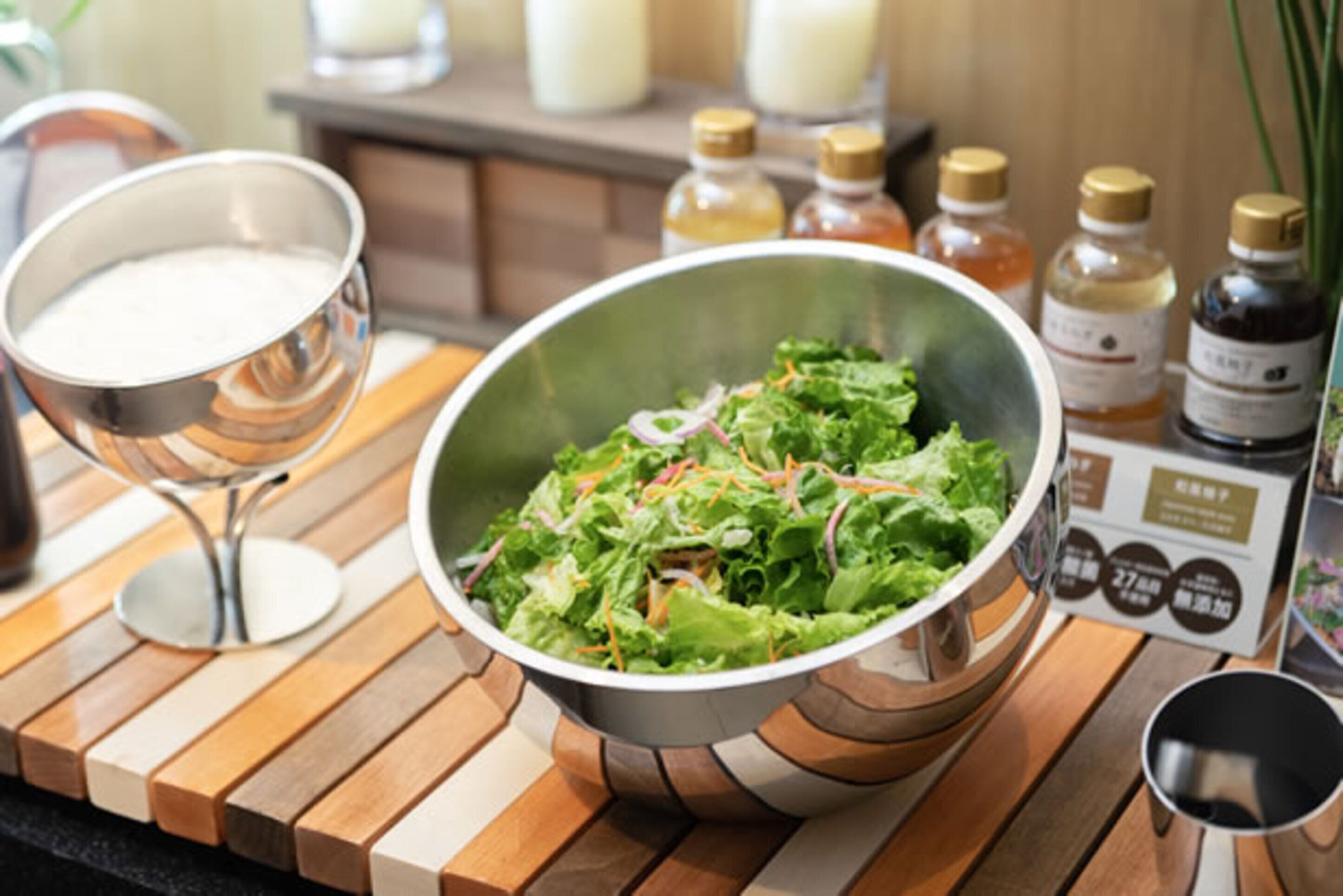 daily buffet breakfast (jpy 1500 per person)