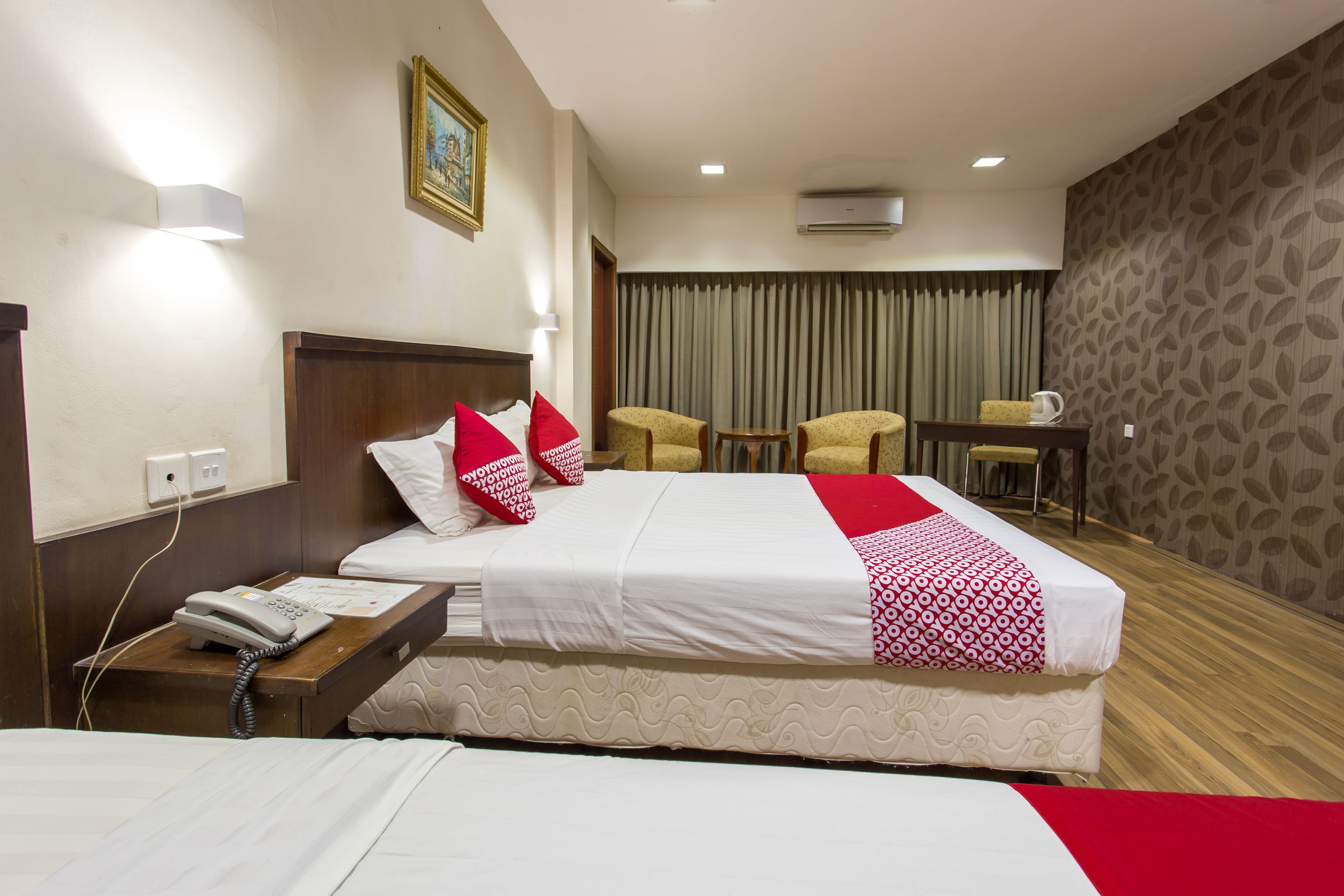 Suite Keluarga, 2 Tempat Tidur Double | Meja kerja, Wi-Fi gratis, dan seprai linen