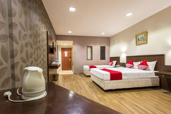 Family Suite, 2 Double Beds | Desk, free WiFi, bed sheets