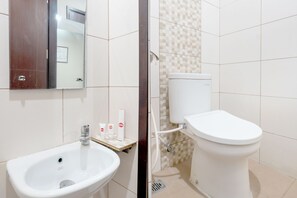 Kamar Twin Deluks, 2 Tempat Tidur Twin | Kamar mandi | Shower, pancuran hujan, dan handuk