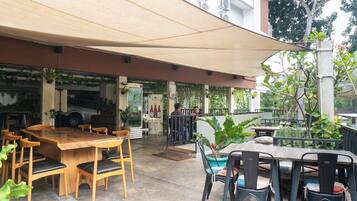 Tempat makan outdoor