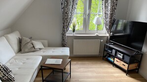 公寓 (Ferienwohnung, incl. 45EUR cleaning) | 起居區 | 平面電視、 DVD 播放機