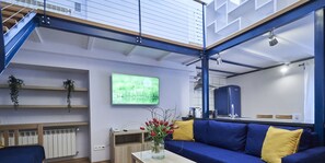 Appartement familial | Aire de séjour | Téléviseur connecté de 55 po avec télévision par satellite, téléviseur