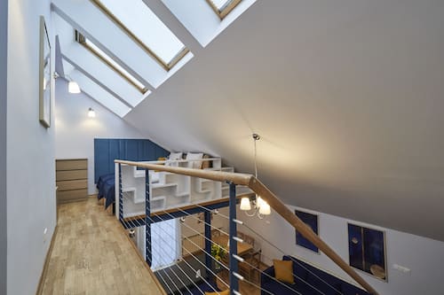 Appartement familial | Aire de séjour | Téléviseur connecté de 55 po avec télévision par satellite, téléviseur