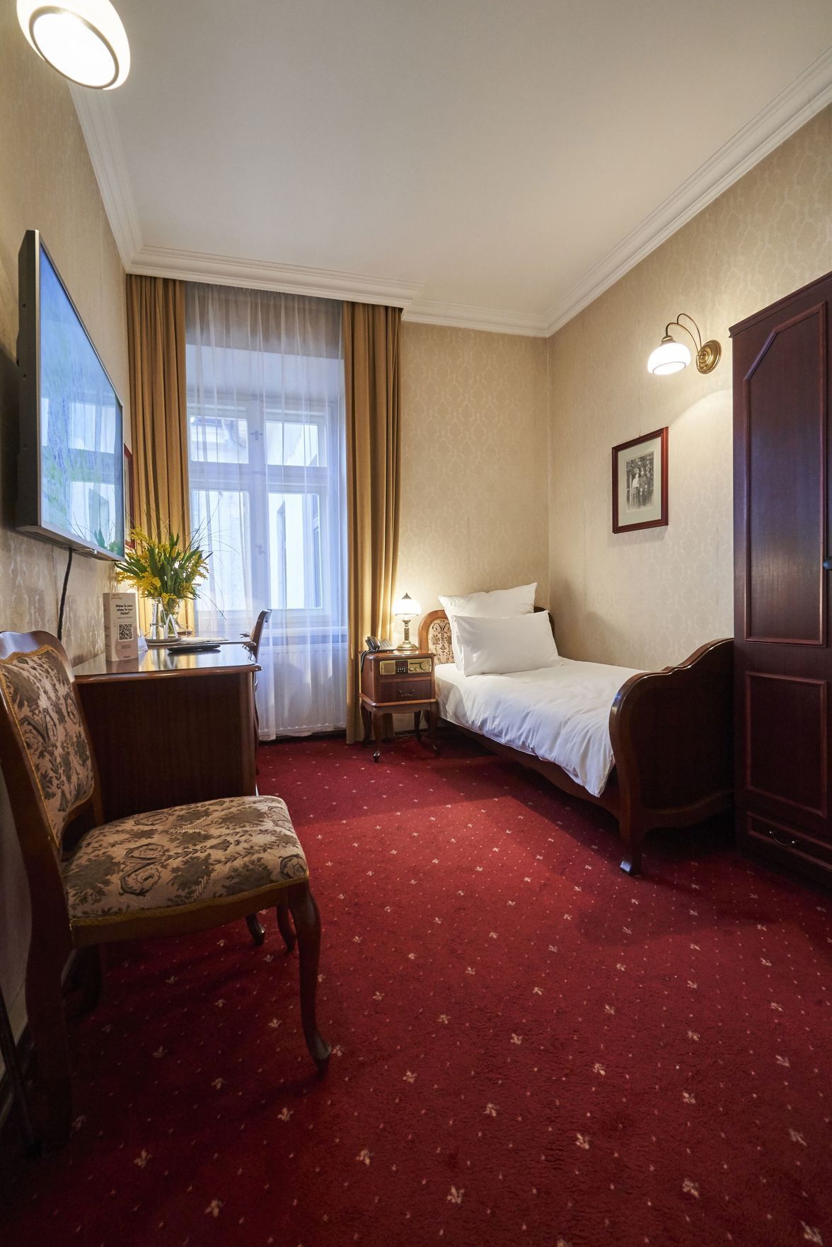 Free WiFi, bed sheets