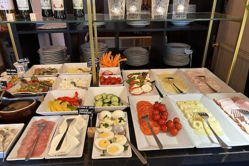 Daily buffet breakfast for a fee