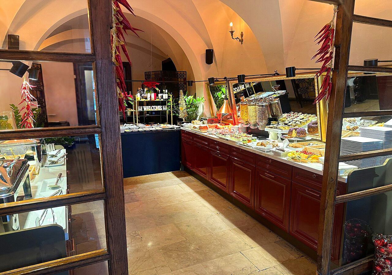 Tägliches Frühstücksbuffet (80 PLN pro Person)