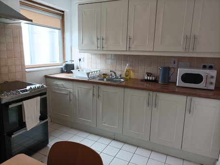 1 habitación, caja de seguridad en la habitación y escritorio