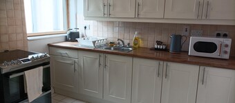 Tom Dick and Harriet's