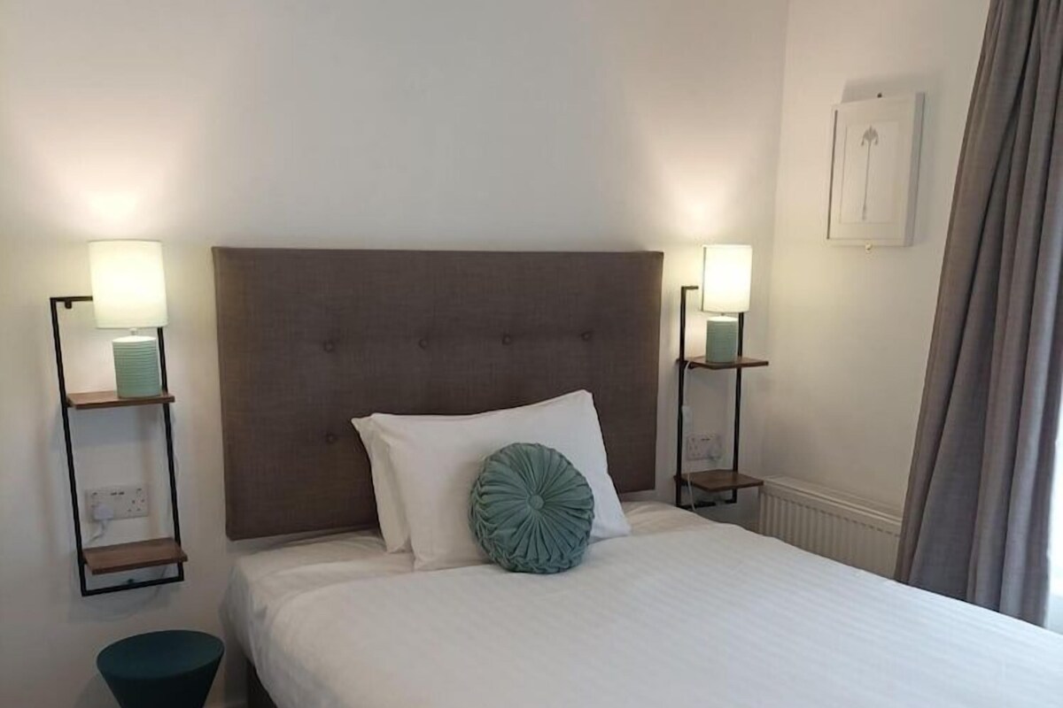 In-room safe, desk, laptop workspace, free WiFi