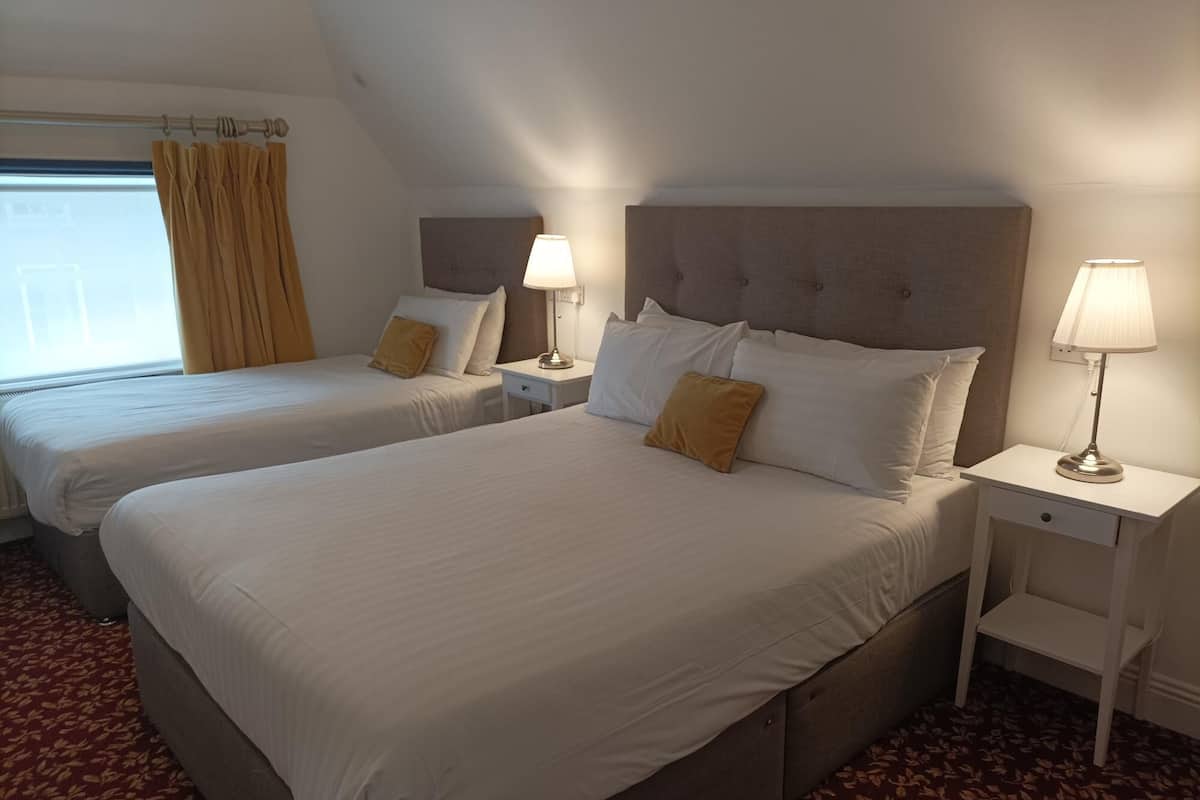 Family Room | 1 bilik tidur, peti besi dalam bilik, meja, ruang kerja komputer riba