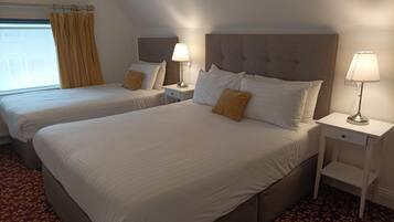 1 habitación, caja de seguridad en la habitación y escritorio