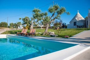 Outdoor pool - Trulli and Pool Malvischi (Alberobello)