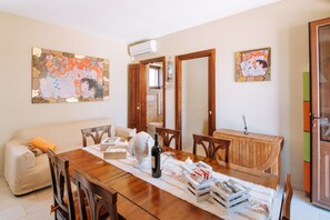 Dining - Trulli and Pool Malvischi (Alberobello)