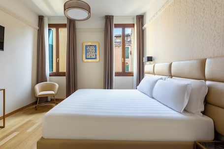 Standard room | 1 bedroom, premium bedding, in-room safe, soundproofing