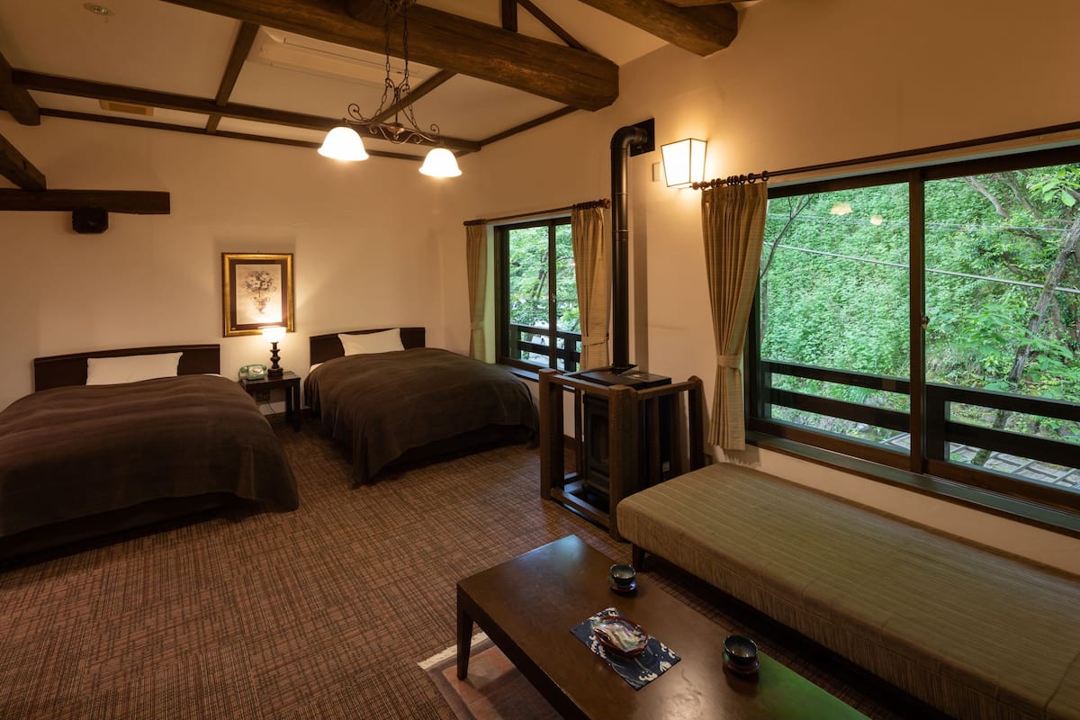Standard Room, Shared Bathroom | In-room safe, desk, WiFi (free), bed sheets
