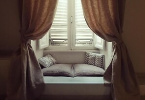 Standard Double Room | Individually decorated, desk, free WiFi, bed sheets - Guest House Urbana (Rome)